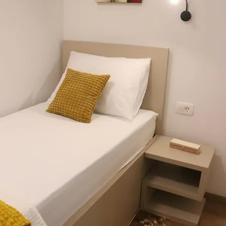 Apartment Mary- 2 Free Parking, Near Mall Of Split