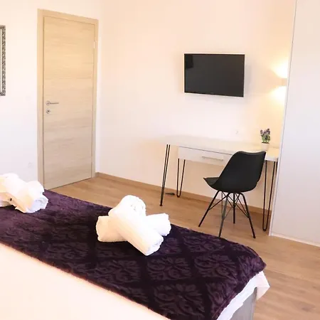 Apartment Mary- 2 Free Parking, Near Mall Of