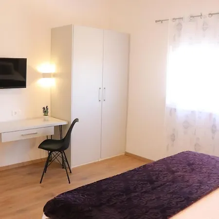 Apartment Mary- 2 Free Parking, Near Mall Of Split