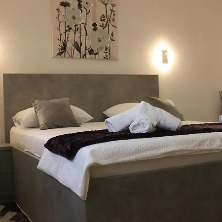 Mary- 2 Free Parking, Near Mall Of Apartment Split