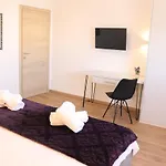 Apartman Mary- 2 Free Parking, Near Mall Of