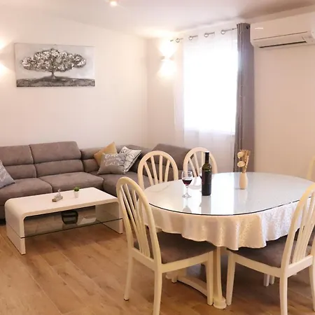 Mary- 2 Free Parking, Near Mall Of Apartmán