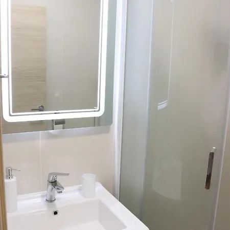 Mary- 2 Free Parking, Near Mall Of Split