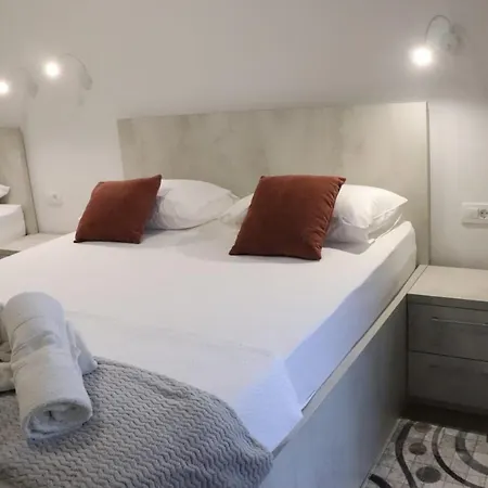 Mary- 2 Free Parking, Near Mall Of Apartamento