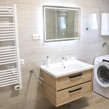 Mary- 2 Free Parking, Near Mall Of Split