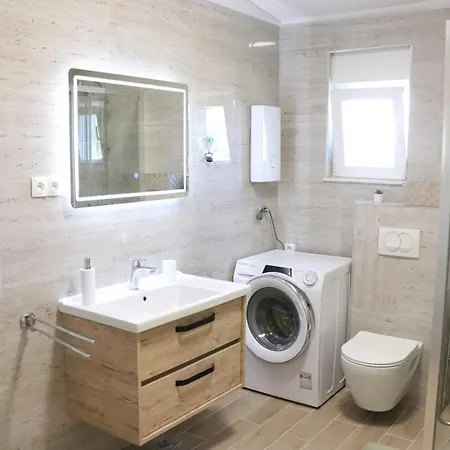 Mary- 2 Free Parking, Near Mall Of Appartamento