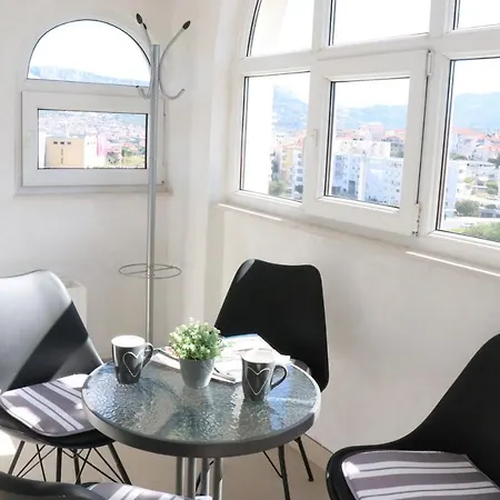 Mary- 2 Free Parking, Near Mall Of Spalato